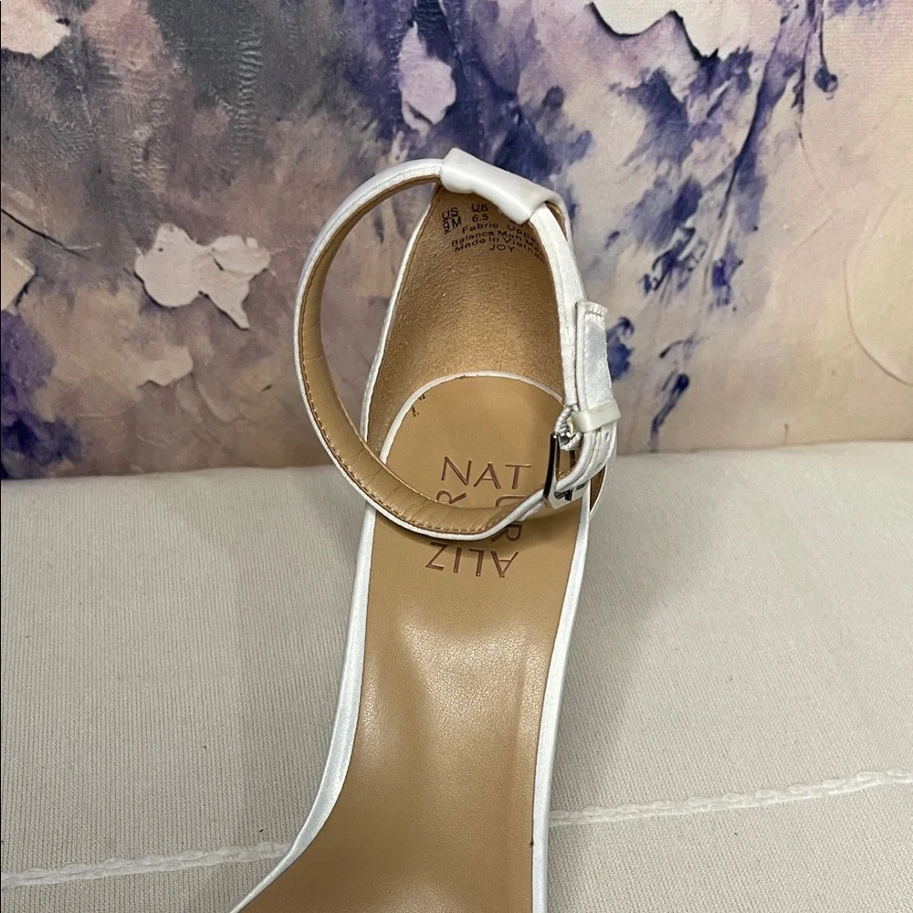 Elegant White Block Heel Sandals - Picture 8 of 10